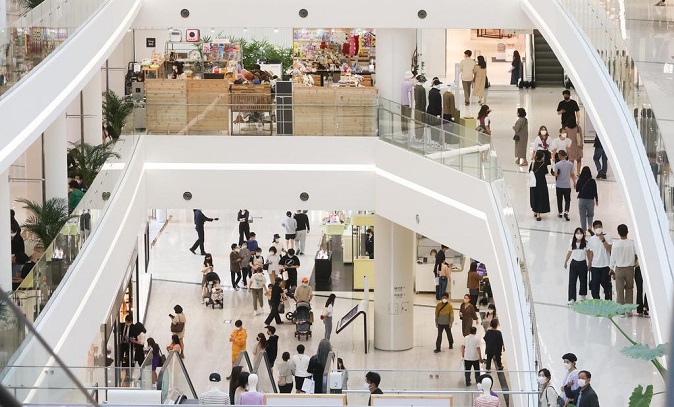 This file photo taken Sept. 12, 2022, shows people visiting a shopping mall in Seoul. (Yonhap)