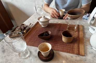 S. Koreans in Their 20s and 30s Adopting Tea-making as New Hobby