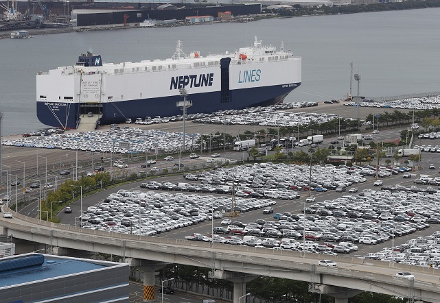 This file photo taken Aug. 29, 2022, shows a port in Ulsan, 307 kilometers southeast of Seoul, packed with cars set to be exported. (Yonhap)
