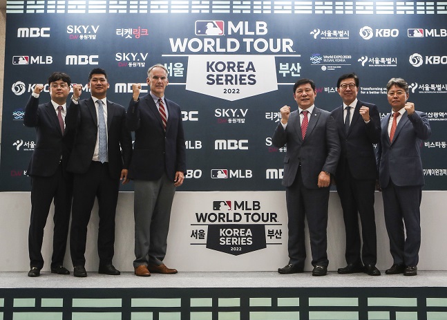 In this file photo from Sept. 19, 2022, Jim Small (3rd from L), Major League Baseball's senior vice president for international operations, and Heo Koo-youn (3rd from R), commissioner of the Korea Baseball Organization, pose for photos with other participants of the press conference for MLB World Tour's Korea Series at Busan City Hall in Busan, 325 kilometers southeast of Seoul. (Yonhap)