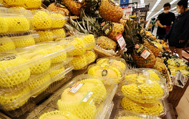 Won’s Tumble Prompts Discount Stores to Defend Price of Imported Food Products