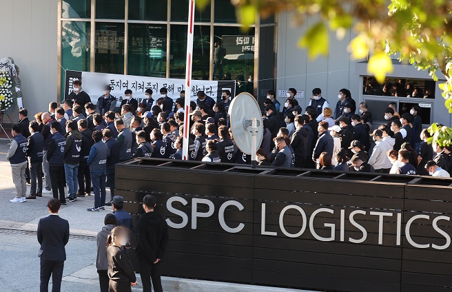 A memorial ceremony for a 23-year-old employee, who died Saturday after getting caught in the mixer, is held at a factory affiliated with food and beverage giant SPC Group on Oct. 19, 2022. (Yonhap)