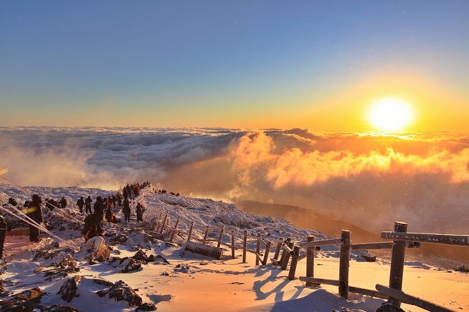 Mt. Halla Open to Night Climbers on New Year’s Day