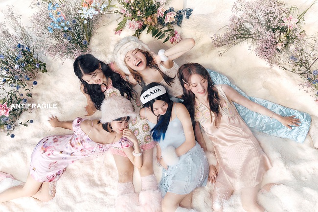 A photo K-pop girl group Le Sserafilm, provided by Source Music