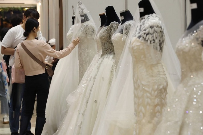 Few Young Koreans Hold a Positive View About Marriage: Survey
