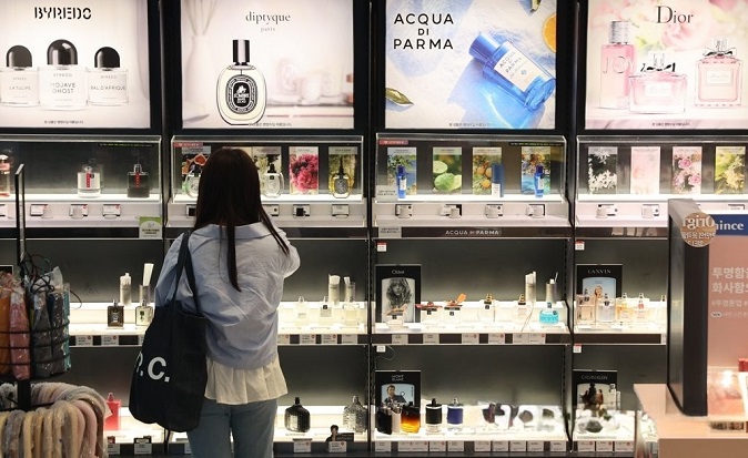 Perfumes are displayed at a Olive Young shop in Seoul on Jun. 9, 2022. (Yonhap)