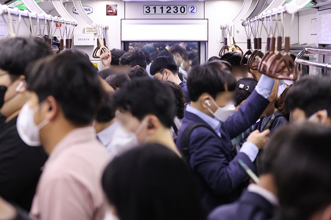 Subway Congestion Rate Similar to Itaewon During Crowd Crush: Data
