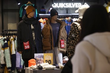 Short Jacket and Boot Sales Rise Ahead of Winter Season