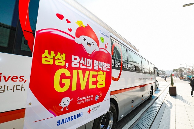 Samsung Donates Buses to Red Cross