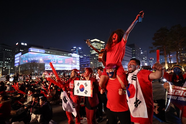 (World Cup) Over 10,000 Gather at Gwanghwamun to Cheer for S. Korea