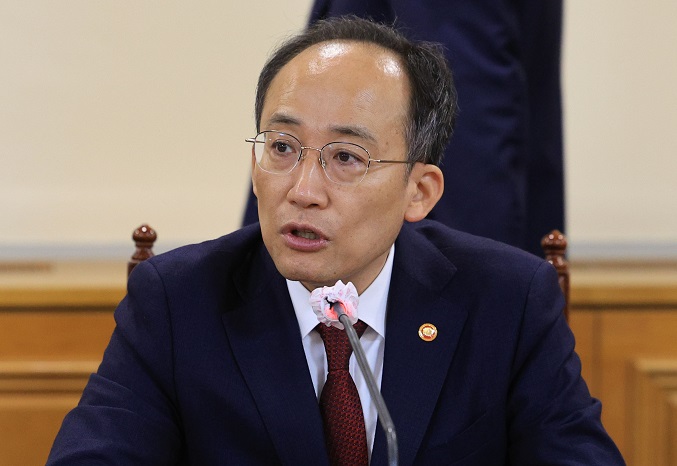 Finance Minister Choo Kyung-ho speaks during a meeting in Seoul on Nov. 28, 2022. (Yonhap)