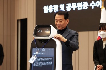 AI Robot Offers Guide Services at National Assembly