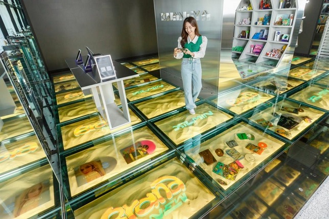 LG Display Introduces S. Korea’s First OLED Floor Solution