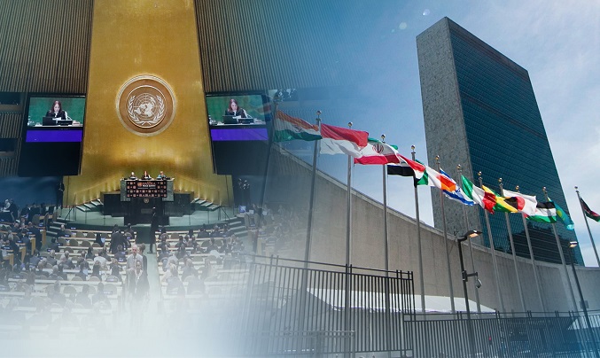 This composite image shows a U.N. General Assembly session (L) and the U.N. headquarters in New York. (Yonhap)
