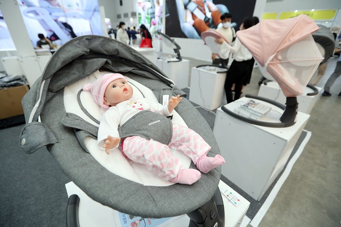 Baby products are displayed at an exhibition in Daegu, 237 kilometers south of Seoul, in this file photo taken May 12, 2022. (Yonhap)