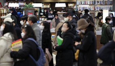 4 in 10 S. Koreans Want to Keep Masks On Even After Indoor Mask Mandate Are Lifted: Survey