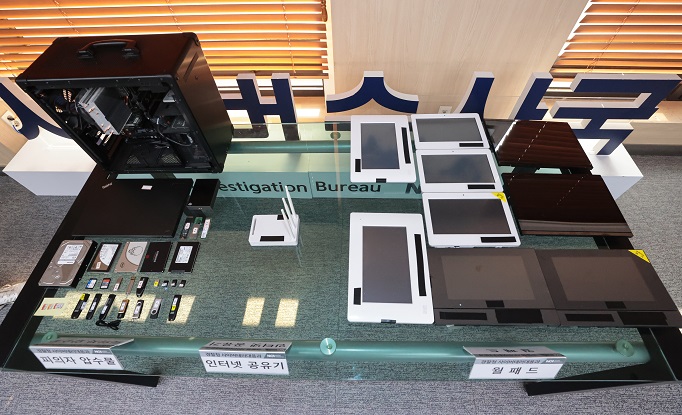 This image, taken on Dec. 20, 2022, shows devices that were seized by police as part of their investigation into the hacking of built-in home cameras. (Yonhap)