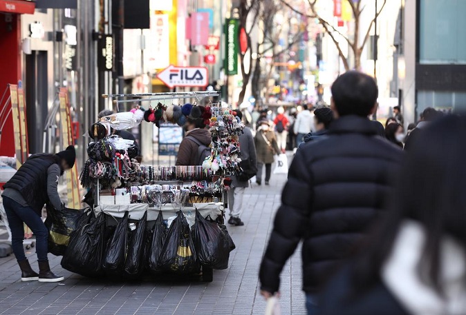 Street Vendors in Myeongdong to Close on Christmas Eve for Safety Measure