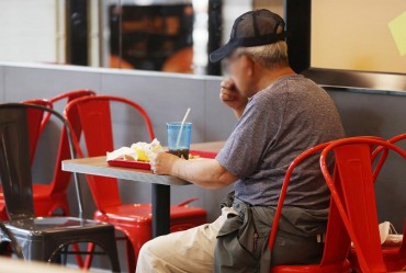 Seniors Who Eat Alone More Likely to Grow Frail: Study