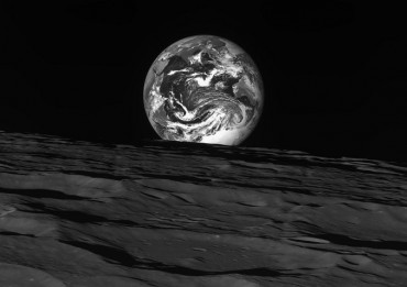 S. Korean Lunar Orbiter Sends Back Photos of Earth, Moon