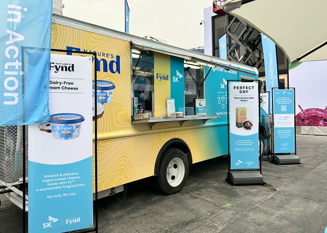 SK's sustainable food truck serves Korean desserts made with plant-based milk in the Central Plaza outside the main exhibition hall of the Las Vegas Convention and World Trade Center on Jan. 4, 2022. (Yonhap)