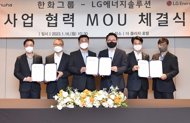 Officials from Hanwha Aeropace, Hanwha Q Cells, Hanwha Momentum and LG Energy Solution pose for a photo during the signing ceremony for their comprehensive partnership on battery investment and development on Jan. 16, 2023, in this photo provided by LGES.
