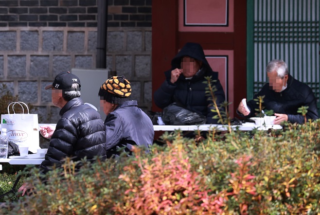 The undated file photo shows senior citizens at a park. (Yonhap)
