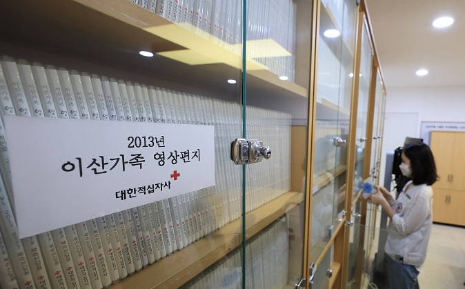 This file photo, taken Sept. 8, 2022, shows an official at the Korean Red Cross checking a collection of video messages by South Korean families separated by the 1950-53 Korean War. The video letters were produced for the delivery to separated families' kin in North Korea. (Yonhap)
