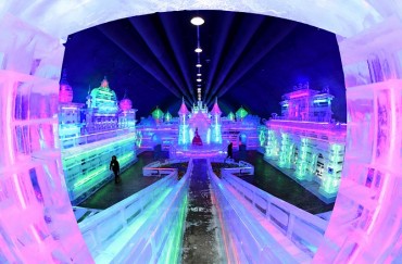 Indoor Ice Sculptures Square Opens in Hwacheon
