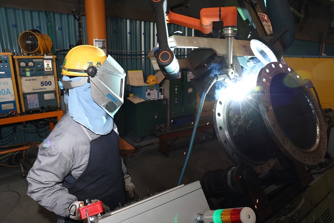 Daewoo Shipbuilding Develops Welding Cobot