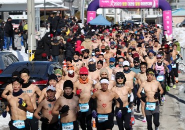 Runners Brave Frigid Temperatures for Naked Marathon