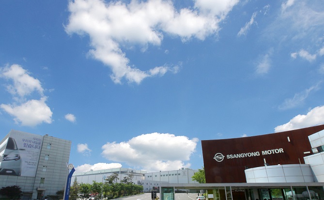 This file photo provided by SsangYong Motor shows its plant in Pyeongtaek, Gyeonggi Province.