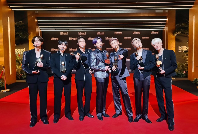 K-pop boy band BTS poses for a photo in Seoul on May 24, 2021, as they take part virtually in the ceremony of the 2021 Billboard Music Awards, in this file photo captured from the group's official Twitter account. (Yonhap)