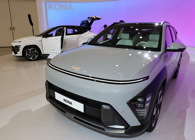 This photo taken on Jan. 18, 2023, shows Hyundai Motor's all-new Kona subcompact SUV displayed during a press event at Dongdaemun Design Plaza in Seoul. (Yonhap)