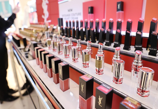 Lipsticks are displayed a department store in Seoul on Jan. 29, 2023. (Yonhap)