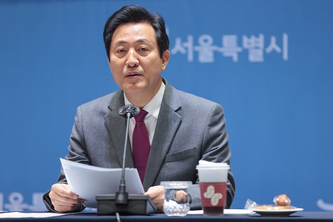 Seoul Mayor Oh Se-hoon speaks during a press conference at Seoul City Hall on Jan. 30, 2023. (Yonhap)