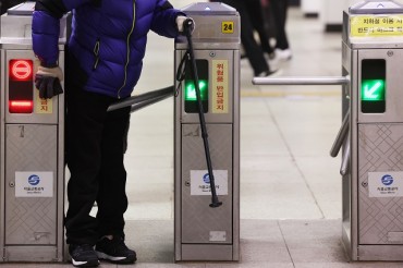 Free Subway Rides for Seniors Under Hot Debate Again amid Aging Society