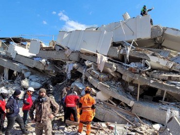 S. Korean Team Rescues 2 More Survivors in Quake-hit Turkey