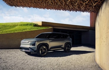 Kia Unveils All-electric EV5 SUV Concept in China
