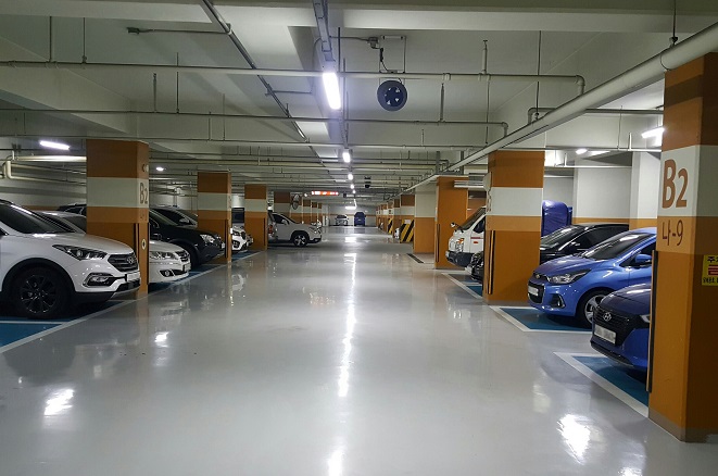 An underground parking lot of an apartment building. (Yonhap)
