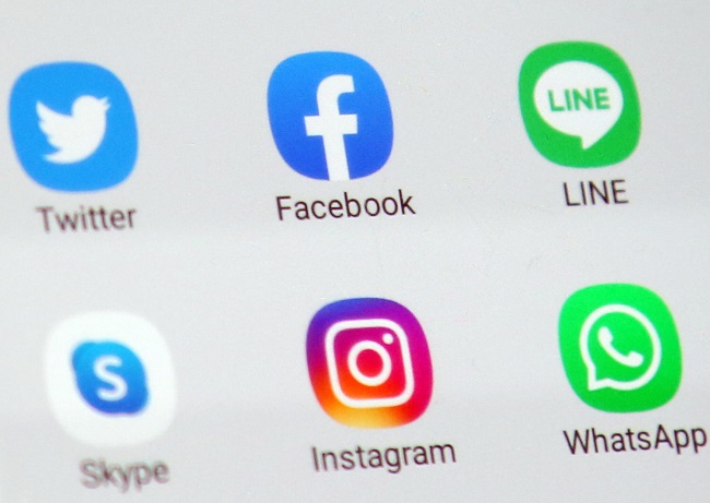 This undated file photo shows mobile applications of social media platforms. (Yonhap)