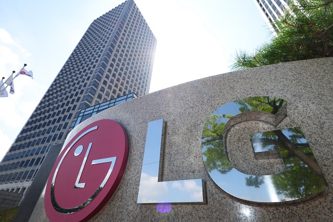 The file photo shows LG Group's building in Yeouido, Seoul. (Yonhap)