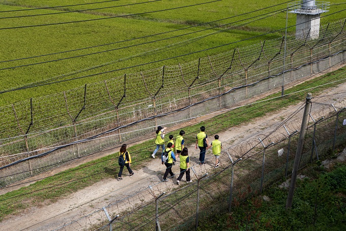 This file photo, taken in September 2022, shows participants walking on a peace-themed hiking trail along the Demilitarized Zone (DMZ) in Paju, 28 kilometers northwest of Seoul. (Yonhap)