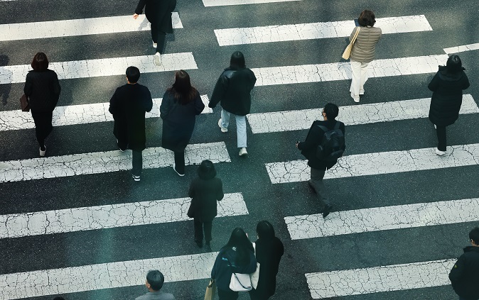 This photo, taken on March 7, 2023, shows pedestrians in central Seoul. (Yonhap)