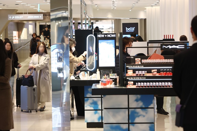 This file photo taken March 20, 2023, shows a department store in Seoul crowded with customers. (Yonhap)
