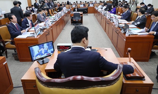 This file photo shows lawmakers attending a plenary meeting of the parliamentary strategy and finance committee at the National Assembly on March 22, 2023, where it passed the Act on Restriction of Special Taxation, nicknamed the K-Chips Act, meant to support the semiconductor industry by giving bigger tax incentives to chipmakers. (Yonhap)