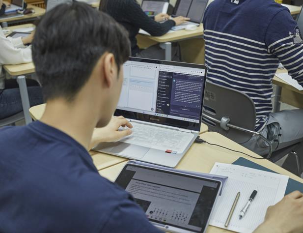 Students take exams using ChatGPT in a lecture hall at Inha University on April 19, 2023. (Yonhap)