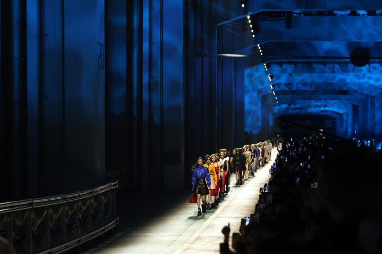 Louis Vuitton's First Pre-Fall Fashion Show Held on Seoul's Jamsu Bridge