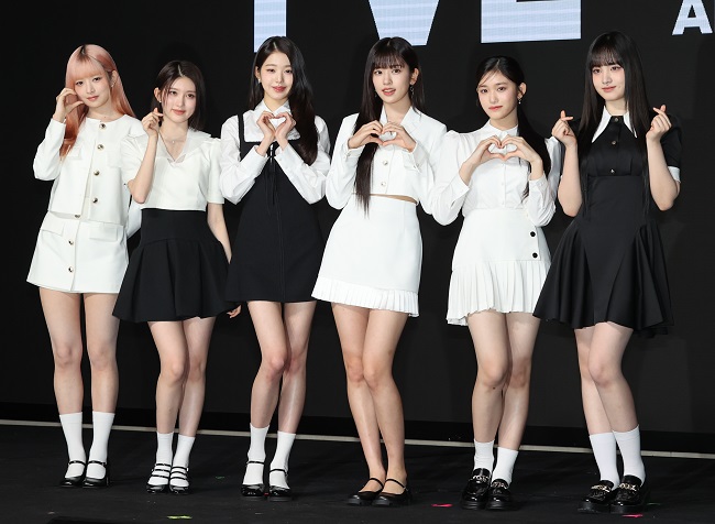 K-pop girl group Ive poses for the camera during a press conference at a Seoul hotel on April 10, 2023, to promote its first full-length album, "I've Ive." (Yonhap)