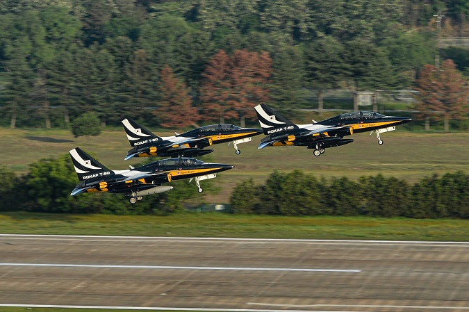 S. Korea’s Black Eagles Aerobatic Team Departs to Join Air Show in Malaysia